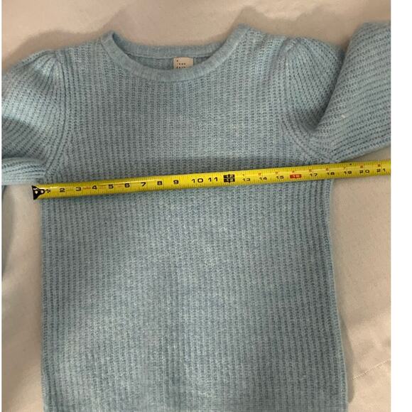 A. New. Day‎ Sweater size medium - Picture 5 of 6